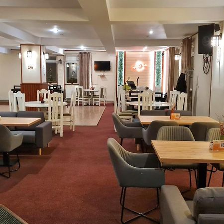 Pensiunea Happy Inn วาตราดอร์เนย์ ภายนอก รูปภาพ
