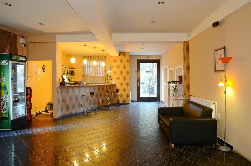 Pensiunea Happy Inn วาตราดอร์เนย์ ภายนอก รูปภาพ