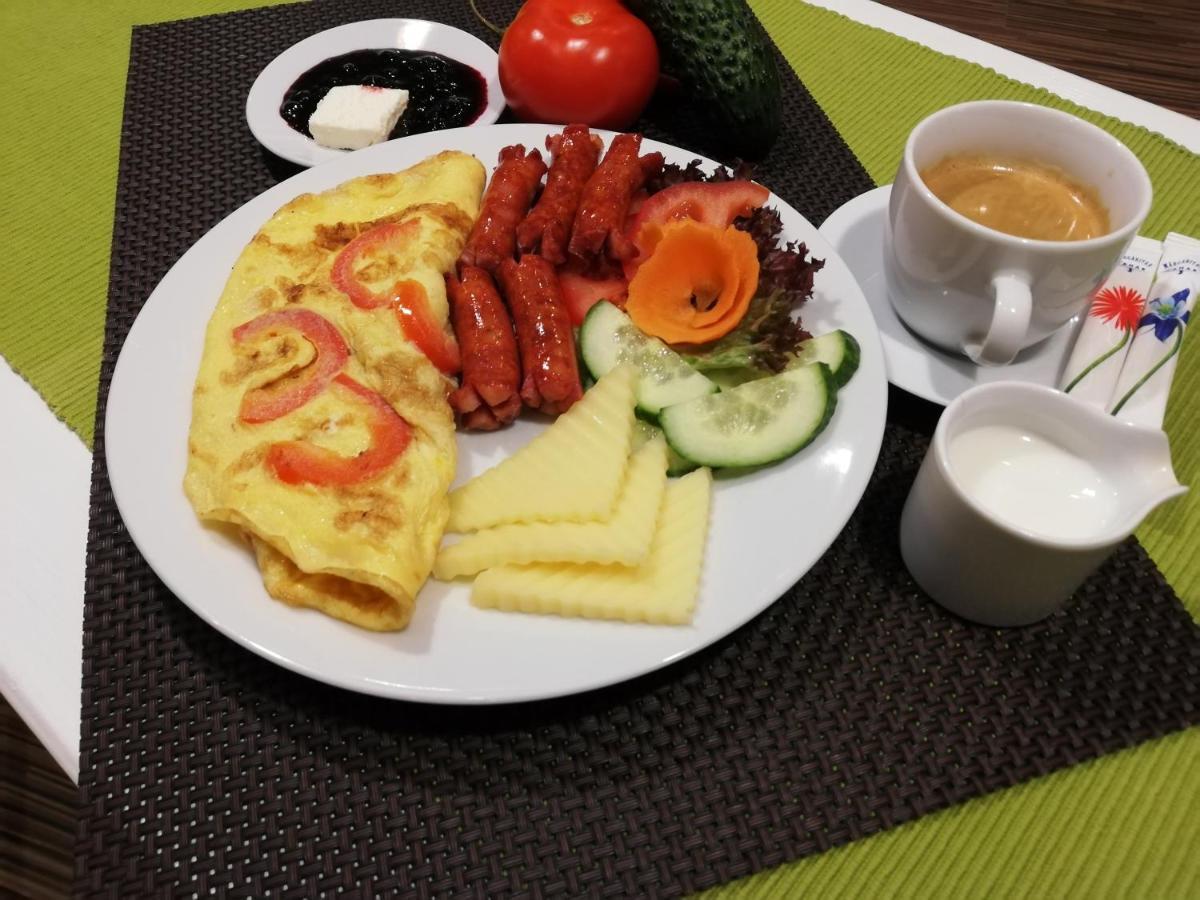 Pensiunea Happy Inn วาตราดอร์เนย์ ภายนอก รูปภาพ