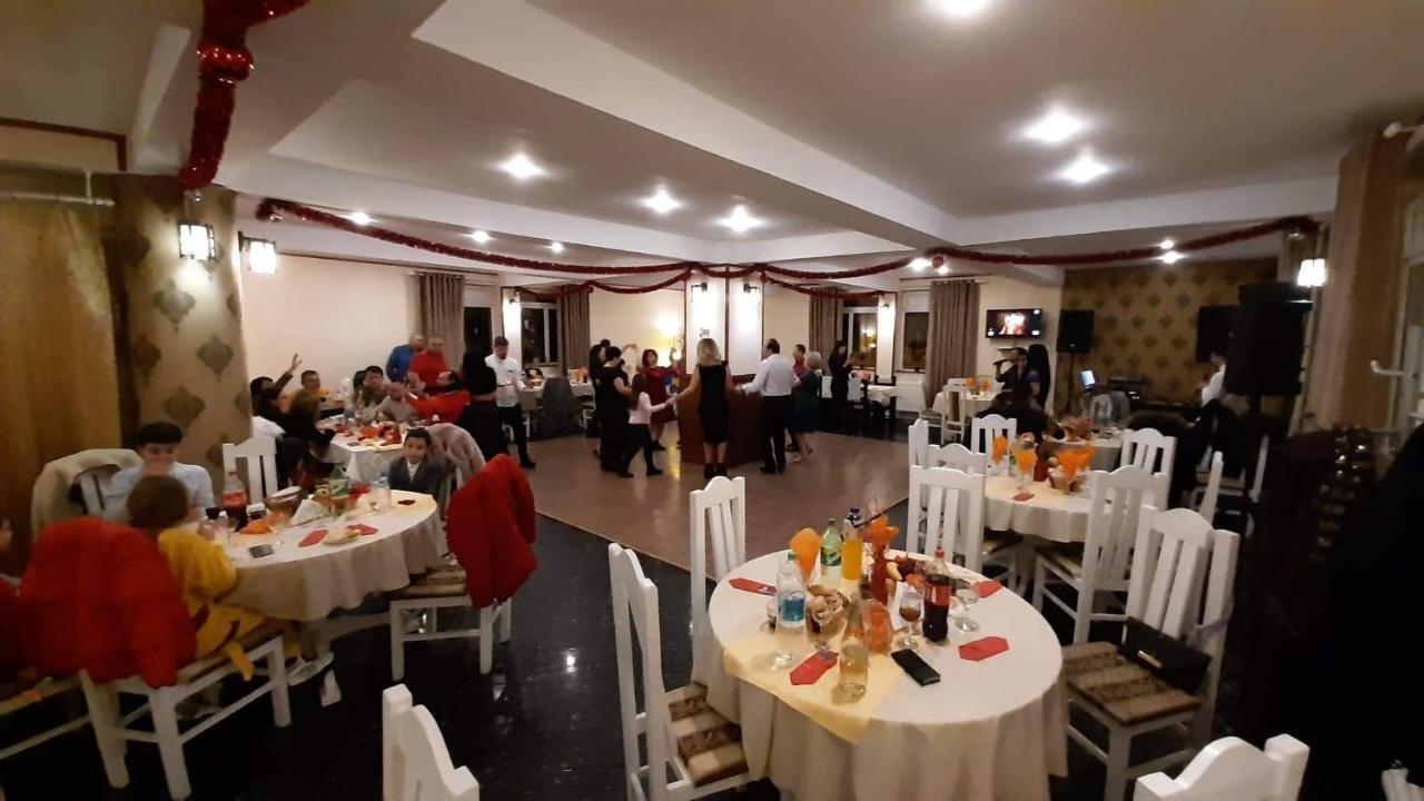 Pensiunea Happy Inn วาตราดอร์เนย์ ภายนอก รูปภาพ